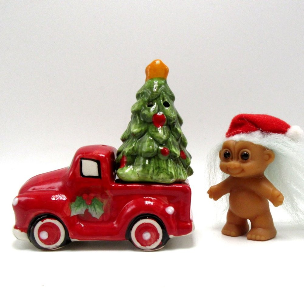 🎄Vintage truck & Christmas tree salt pepper decor